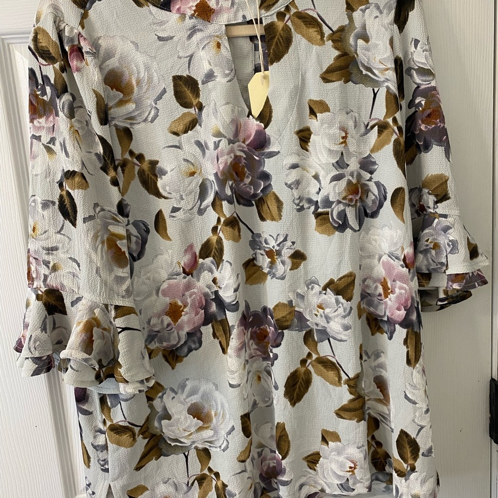Flower Blouse - Picture 3 of 3
